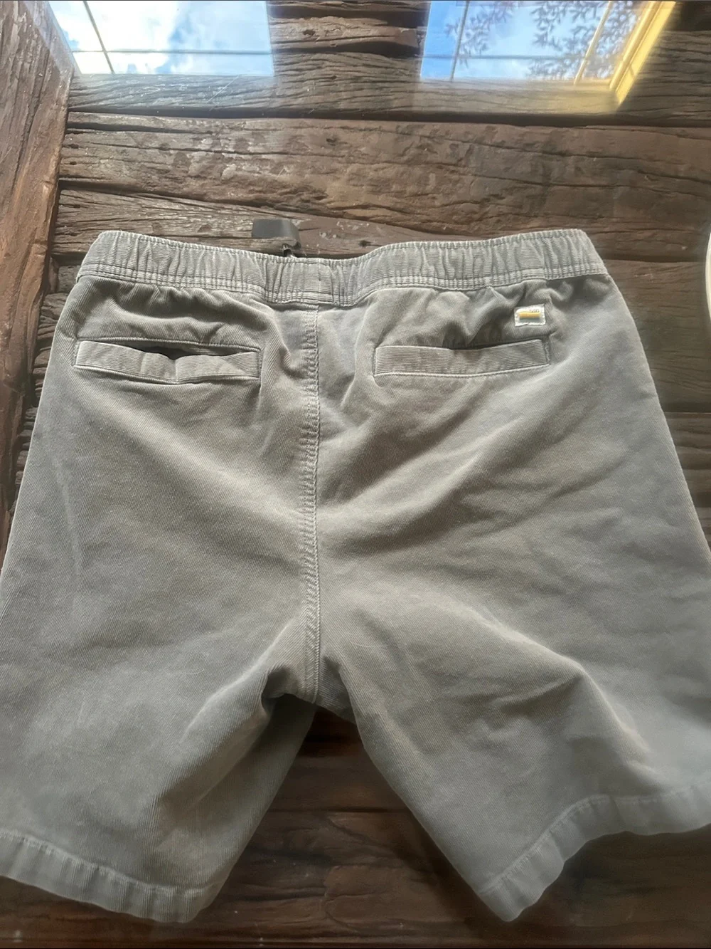 Vuori Men's Light Gray/ green Shorts